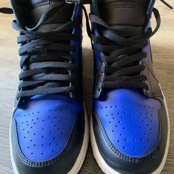 Nike Sneakers - Picture 2 of 4